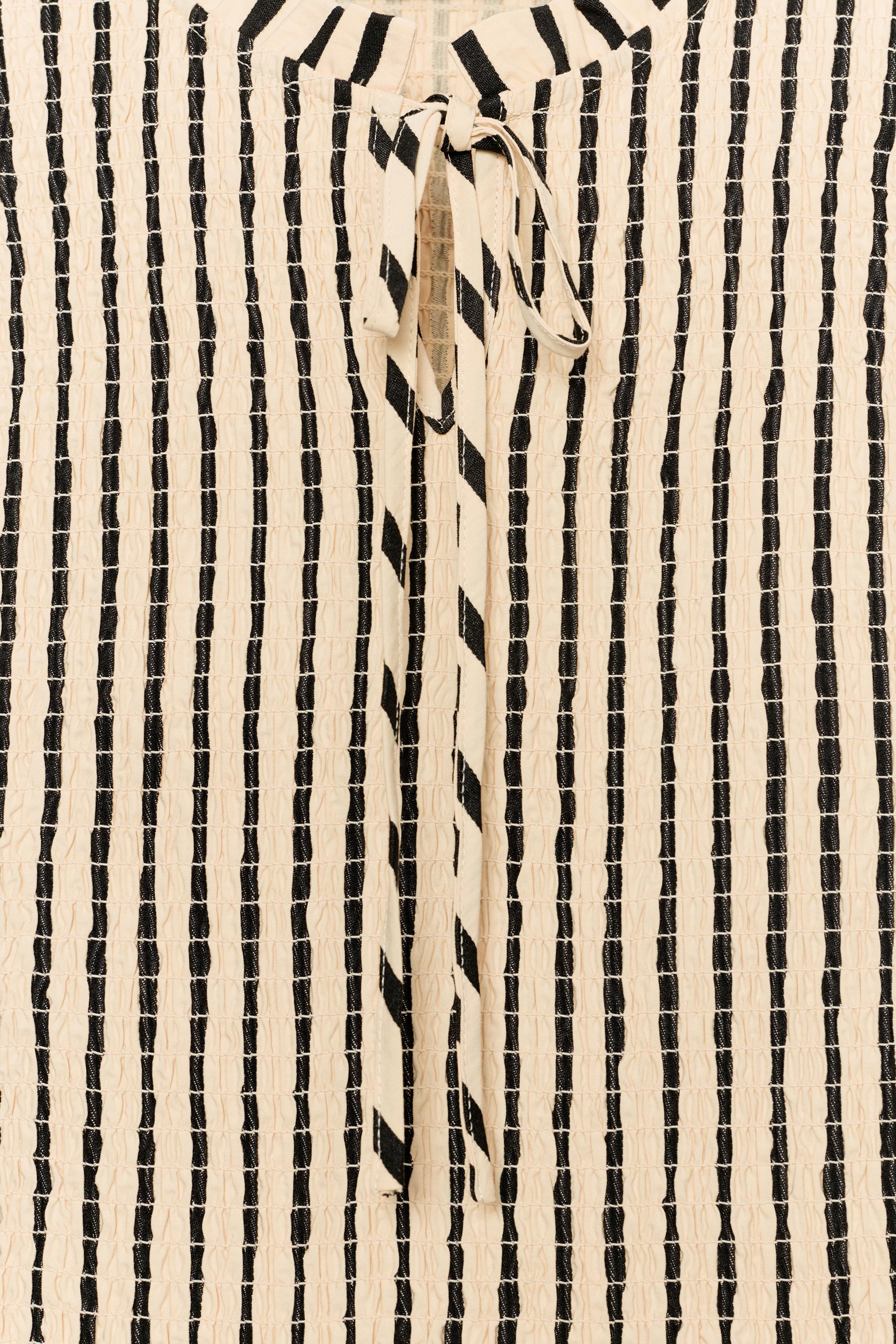 STRIPED SMOCKED TOP